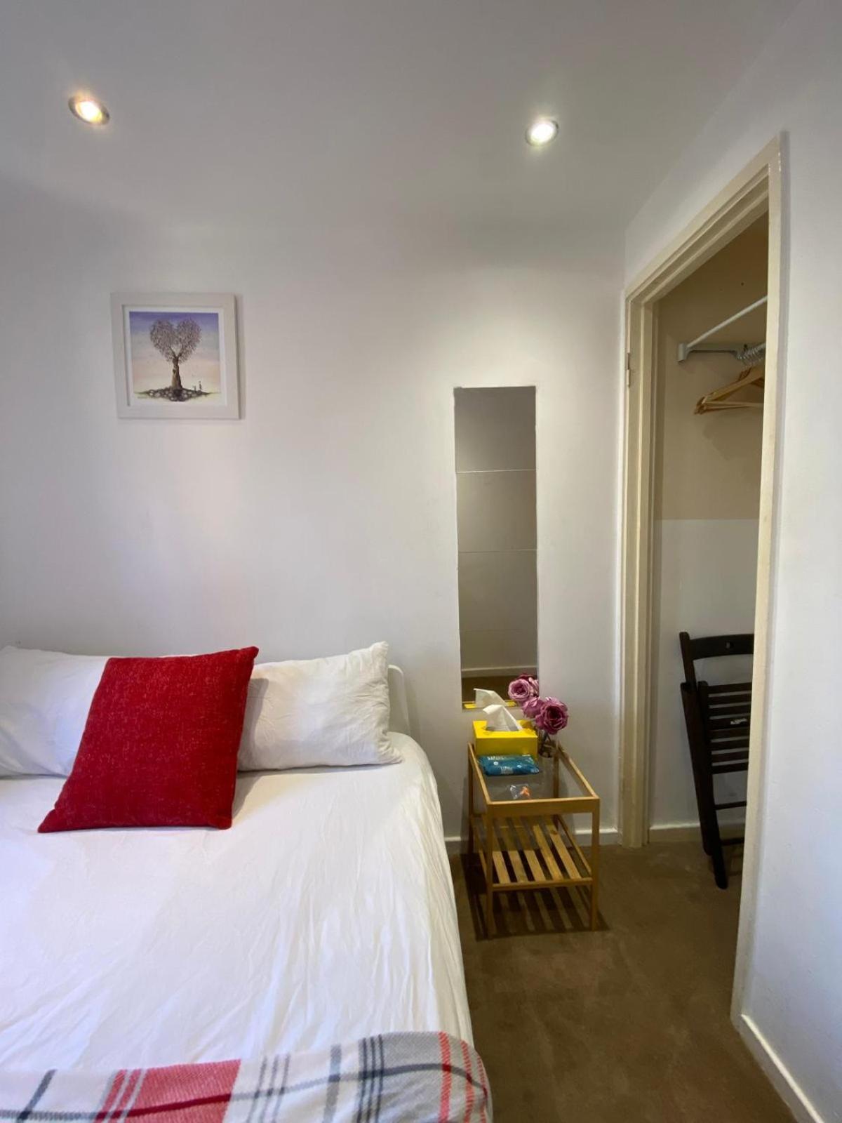 Homestay Fabulous Private Bedrooms Near Euston Station, *