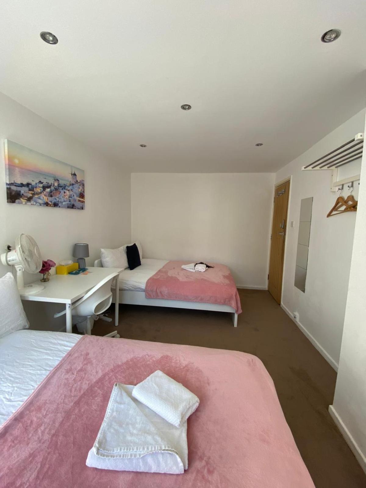 Homestay Fabulous Private Bedrooms Near Euston Station, London