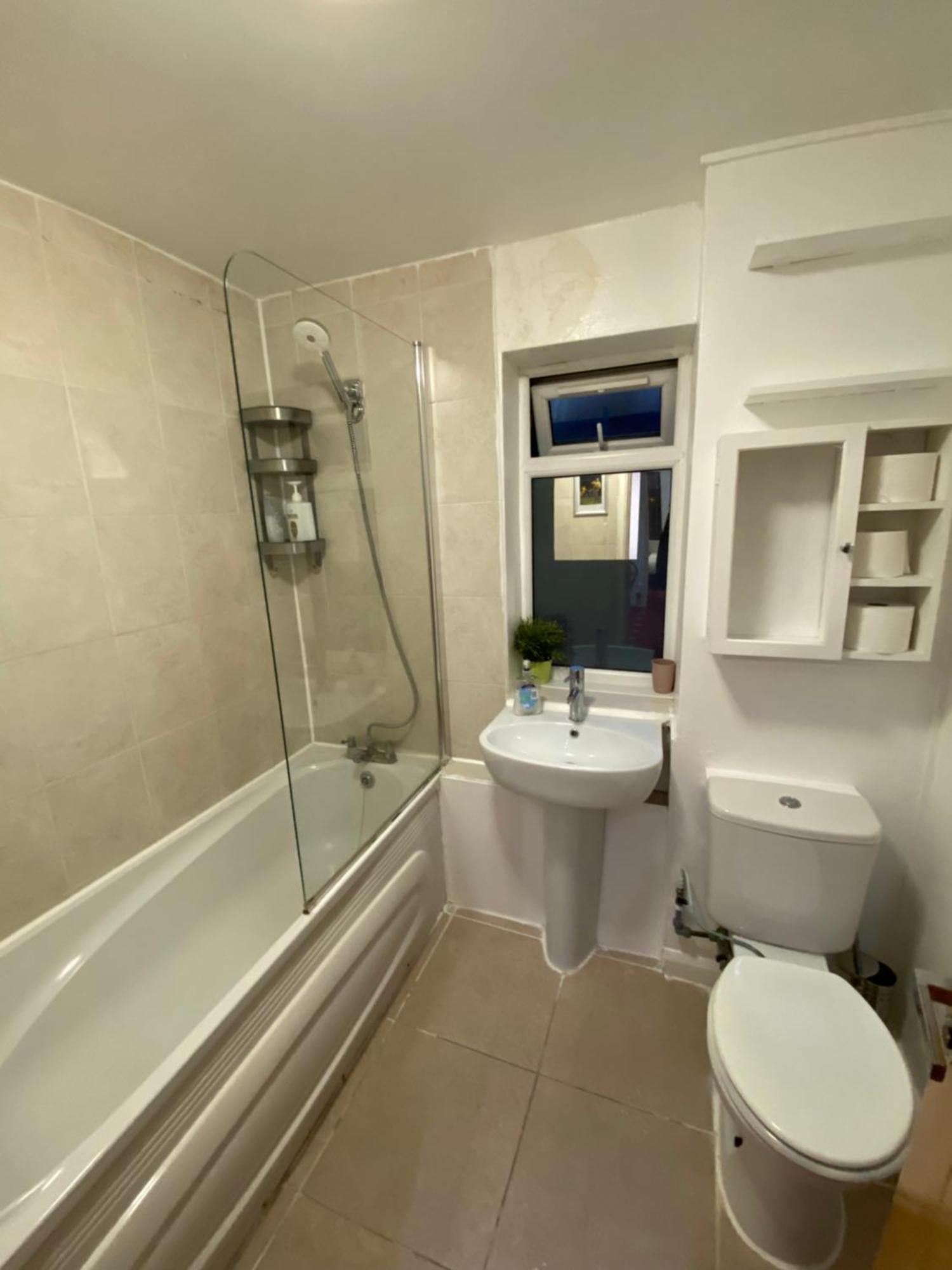 Homestay Fabulous Private Bedrooms Near Euston Station, *