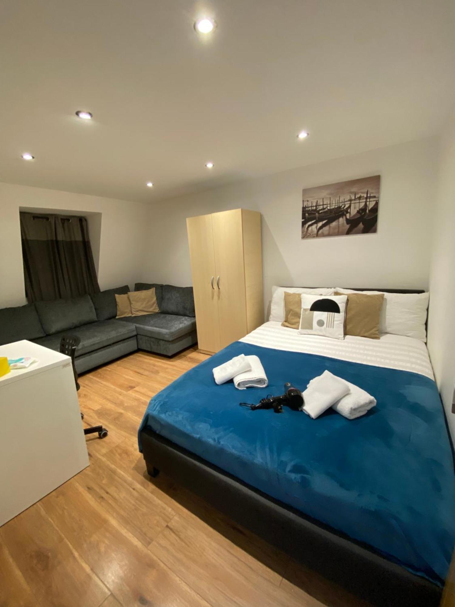 Fabulous Private Bedrooms Near Euston Station, Homestay